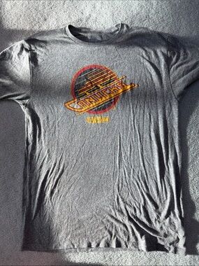Vancouver Canucks Vintage Logo Grey Graphic Tee CCM Mediim